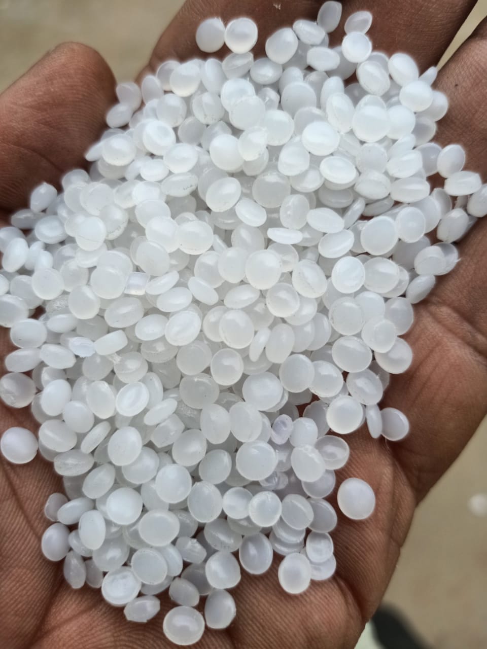 PLASTIC GRANULS & CARRY BAG